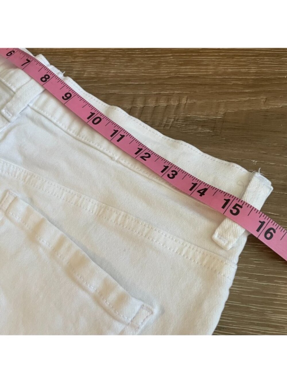 Gloria Vanderbilt Women's White Denim Shorts Size 12 Cuffed Hem Button Tab - Picture 8 of 11